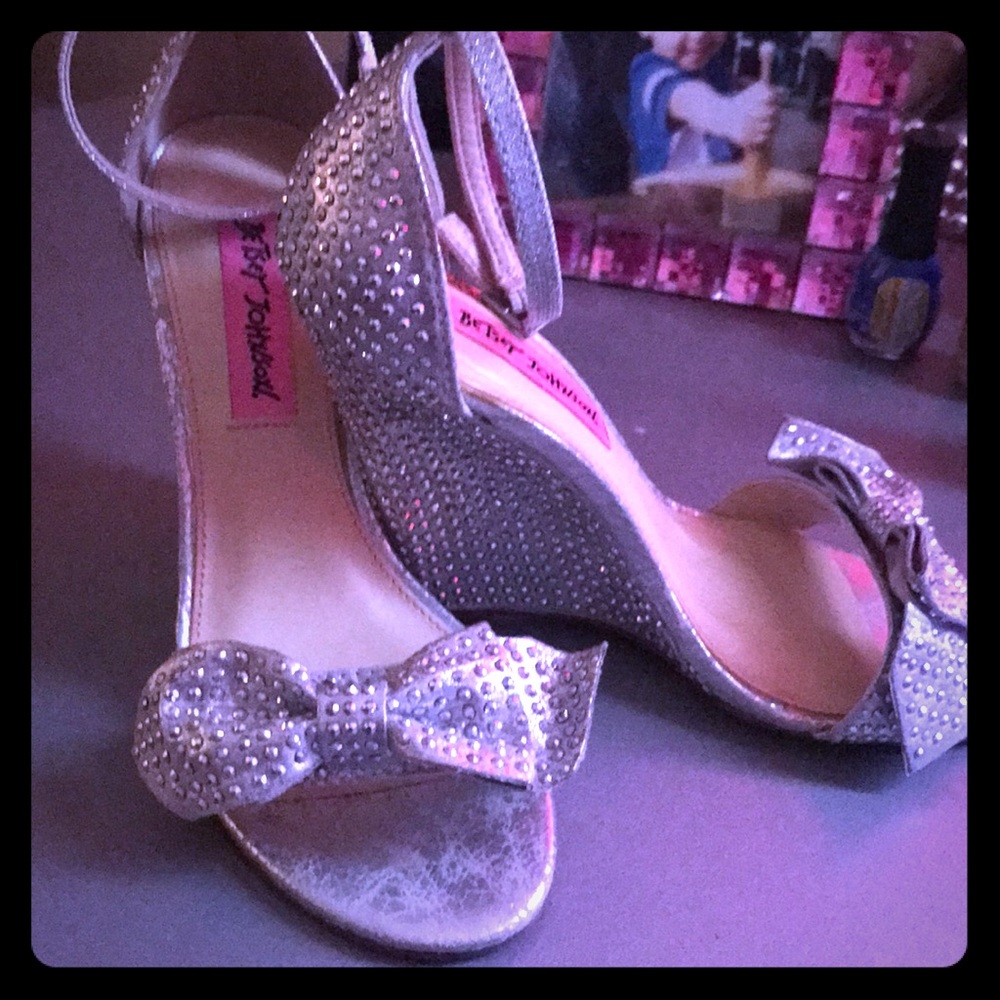 Silver and diamond wedge